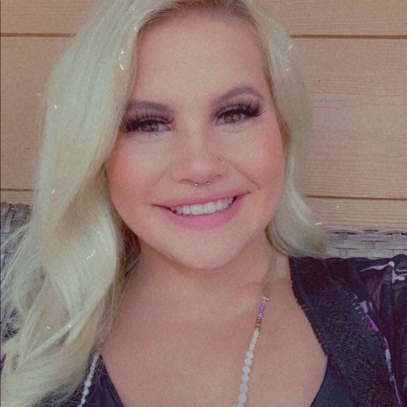 Meet your Posher, Cassidy - Picture 2 of 7